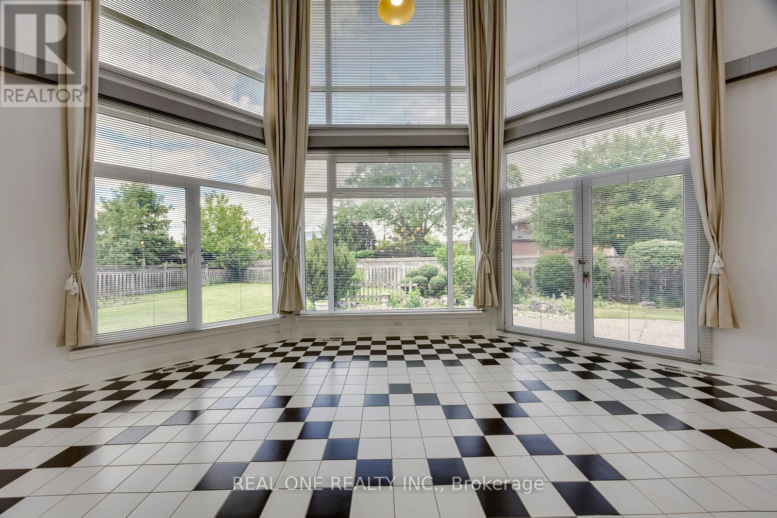 71 STOCK AVENUE - 8