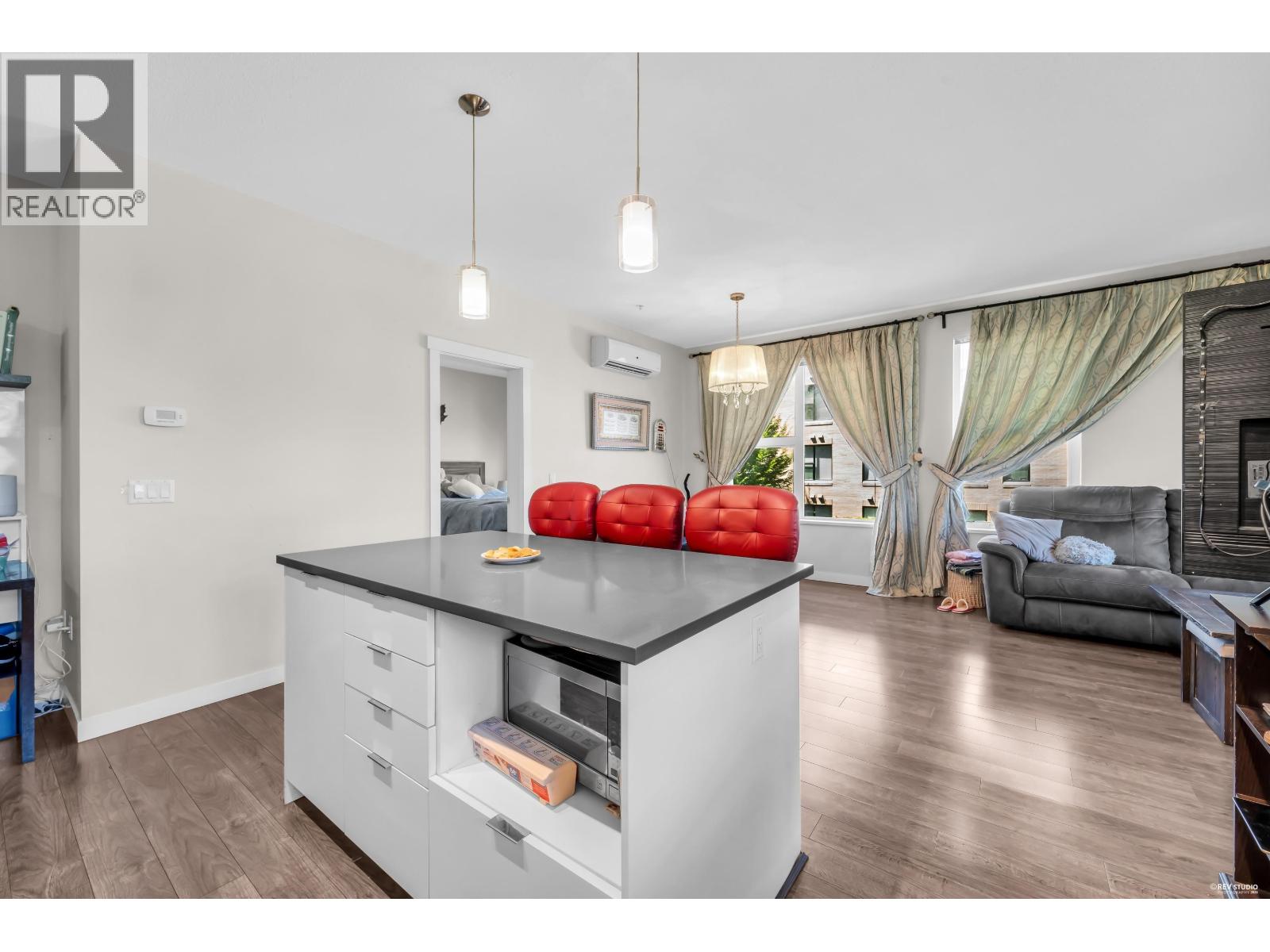 202 9388 TOMICKI AVENUE, Richmond