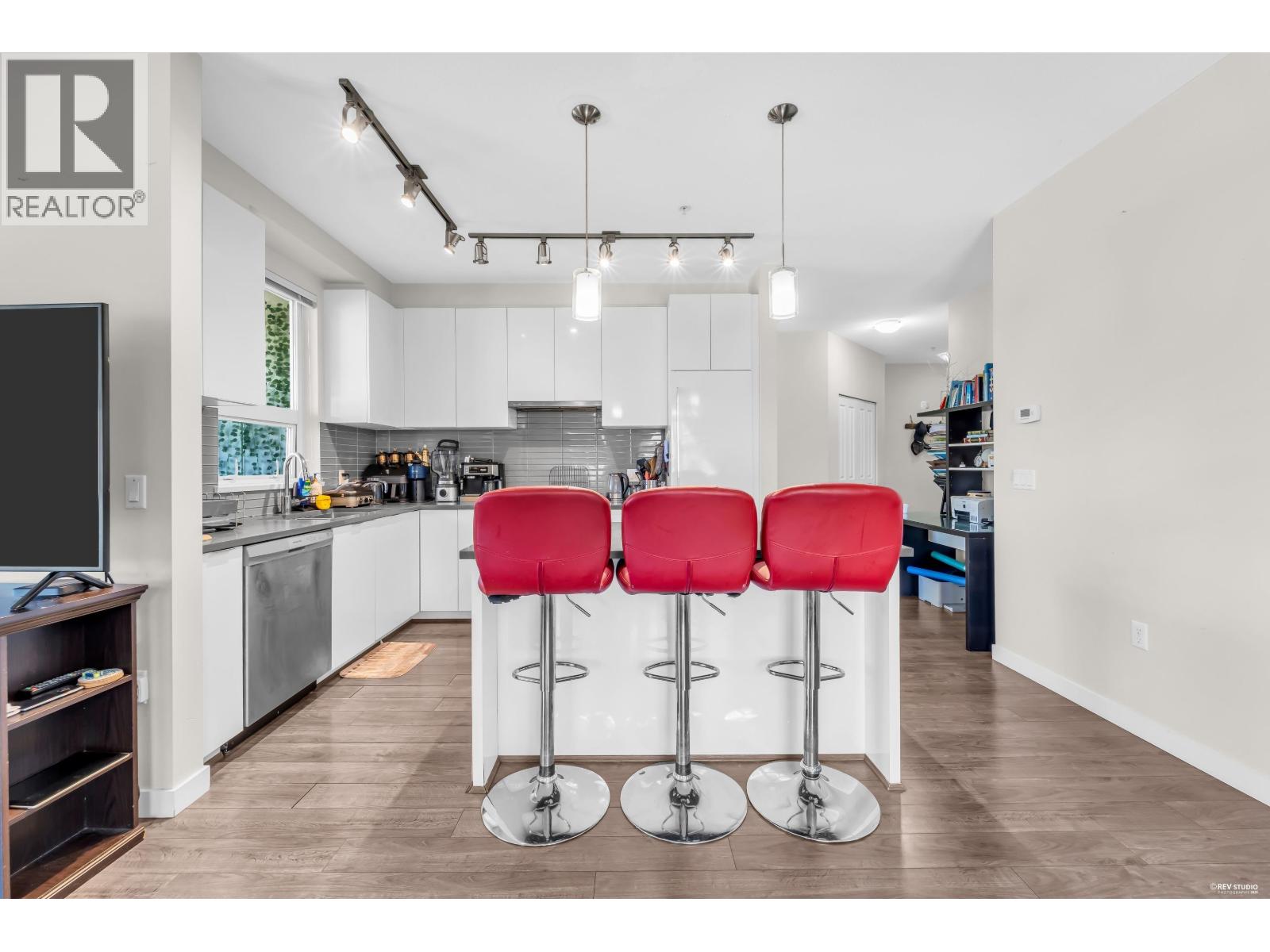 202 9388 TOMICKI AVENUE, Richmond