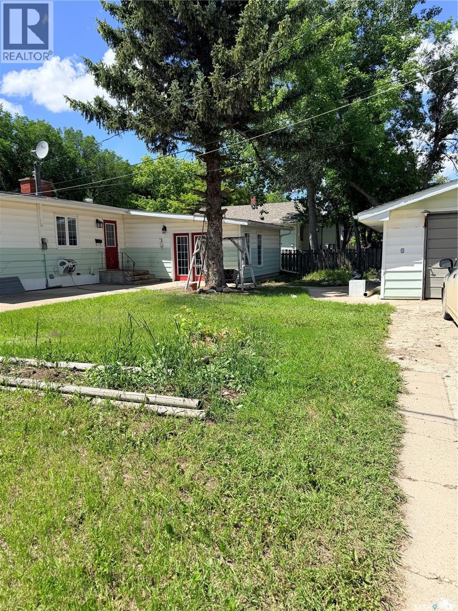 706 3rd STREET E - 1