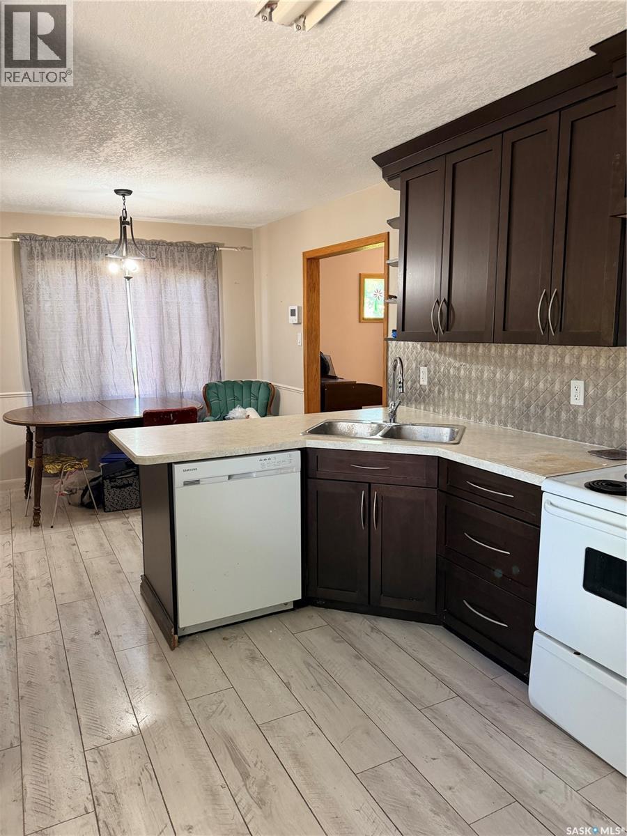 706 3rd STREET E - 10
