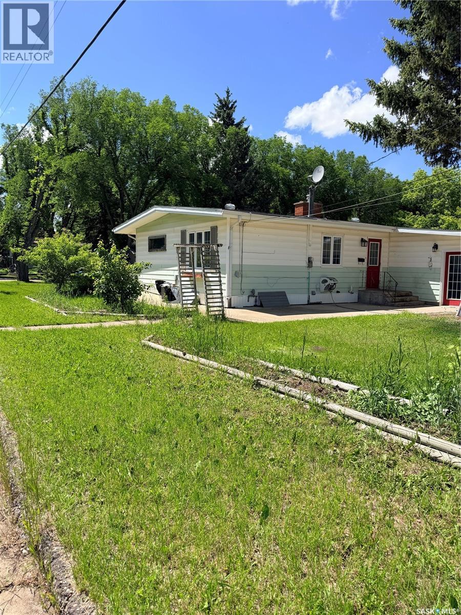 706 3rd STREET E - 2