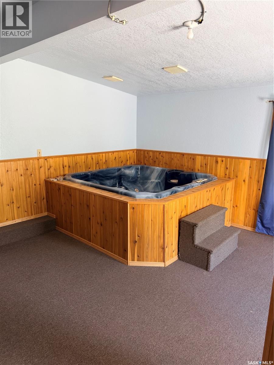 706 3rd STREET E - 24