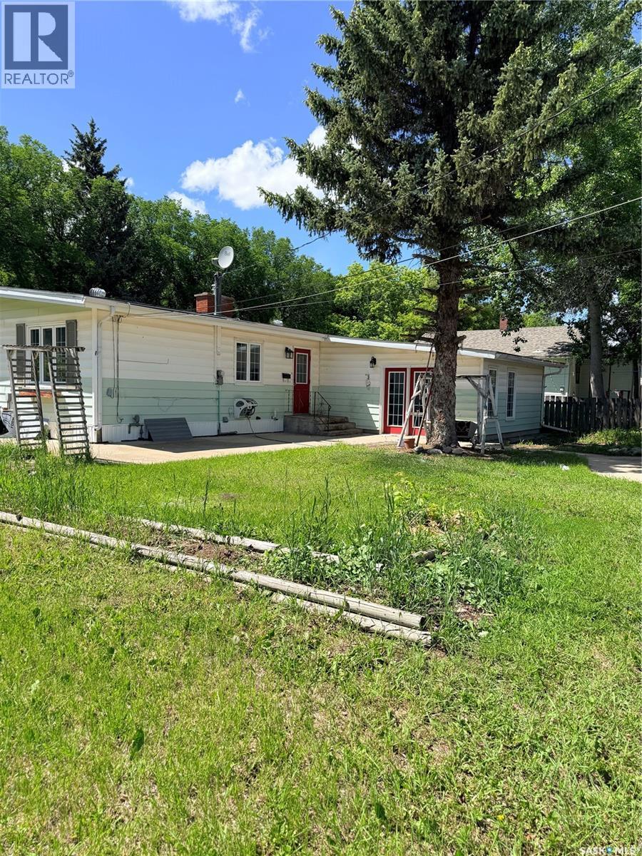 706 3rd STREET E - 3