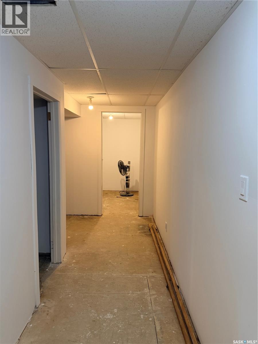 706 3rd STREET E - 33