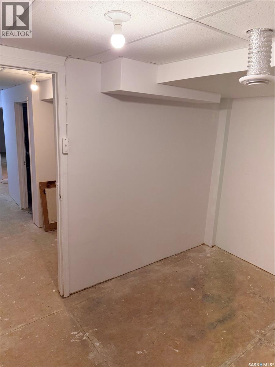 706 3rd STREET E - 34