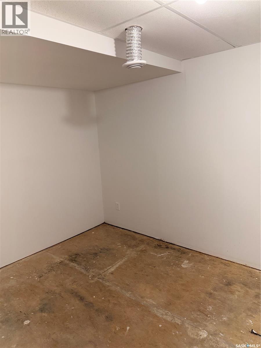 706 3rd STREET E - 35