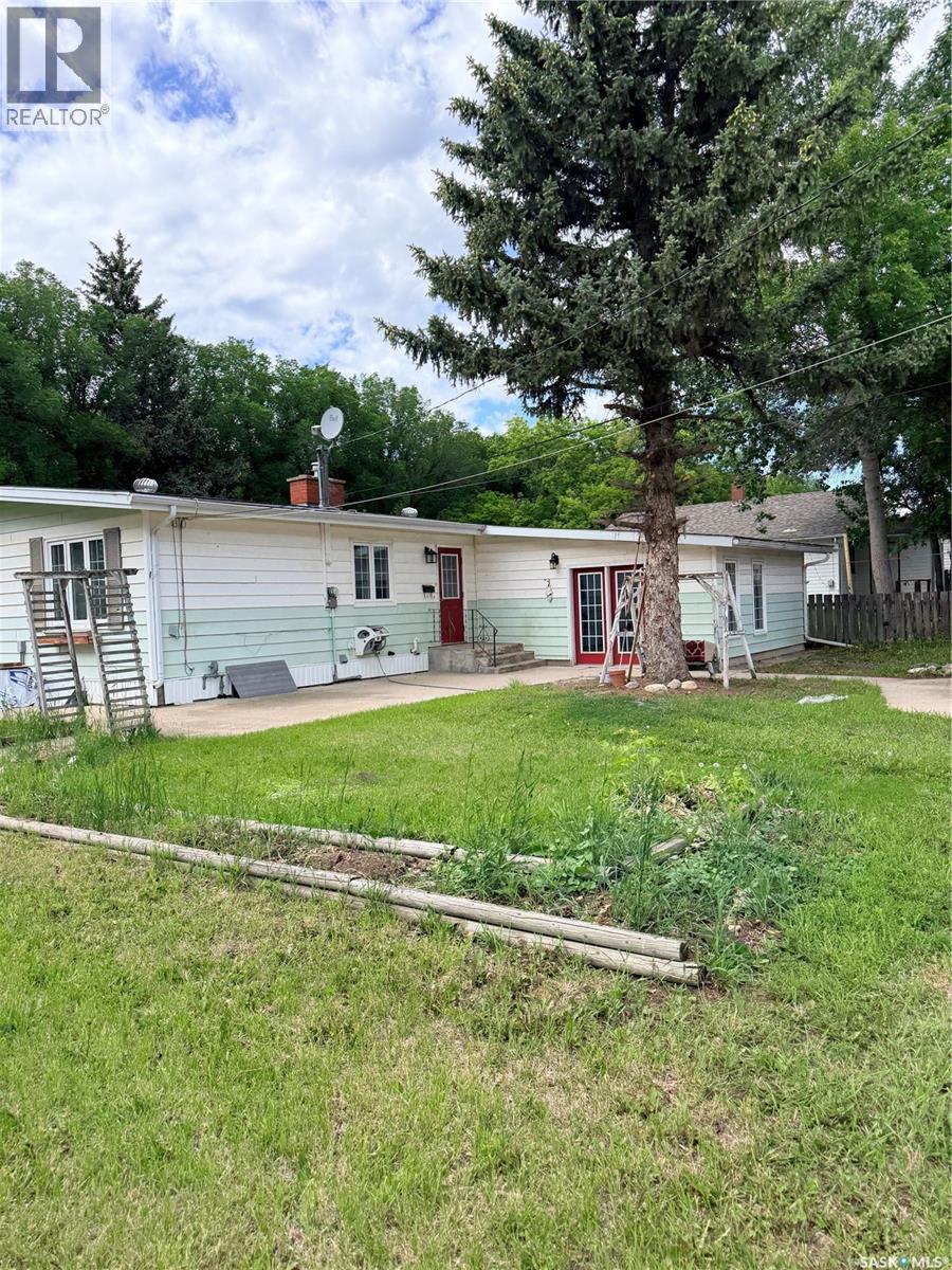 706 3rd STREET E - 4