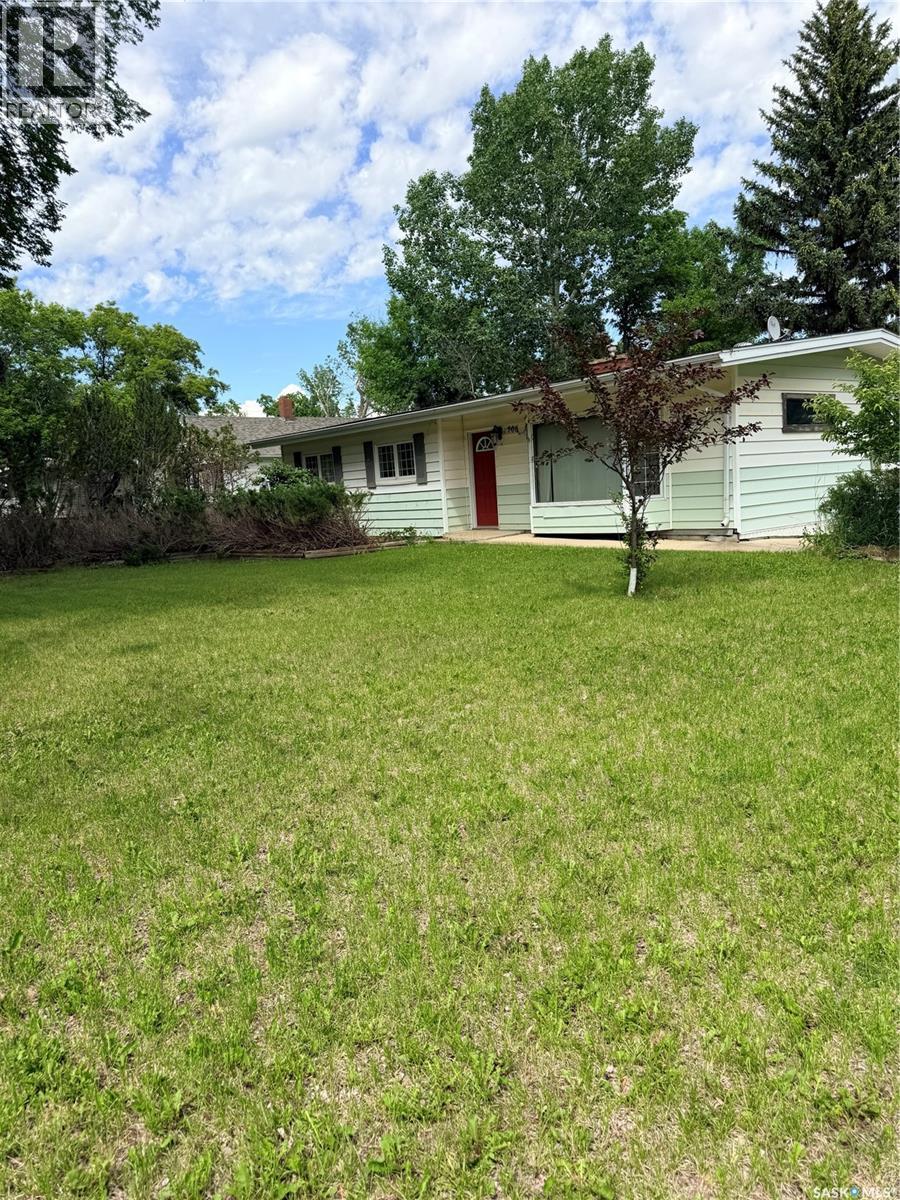 706 3rd STREET E - 5