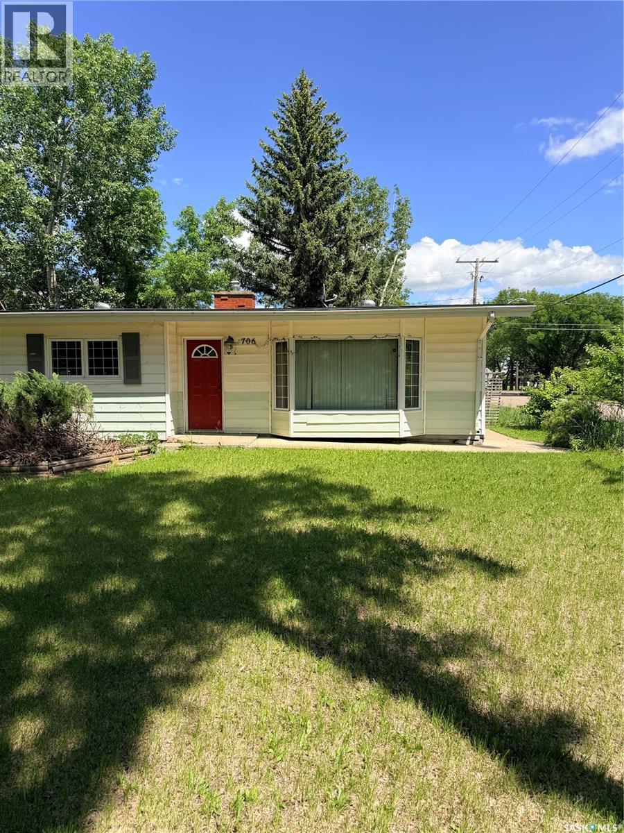 706 3rd STREET E - 8