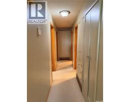 Den - 706 3rd Street E, Shaunavon, SK S0N2M0 Photo 11