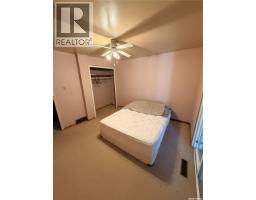 706 3rd Street E, Shaunavon, SK S0N2M0 Photo 17