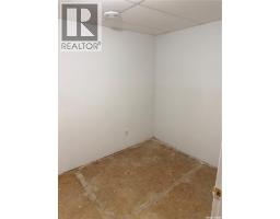 706 3rd Street E, Shaunavon, SK S0N2M0 Photo 27