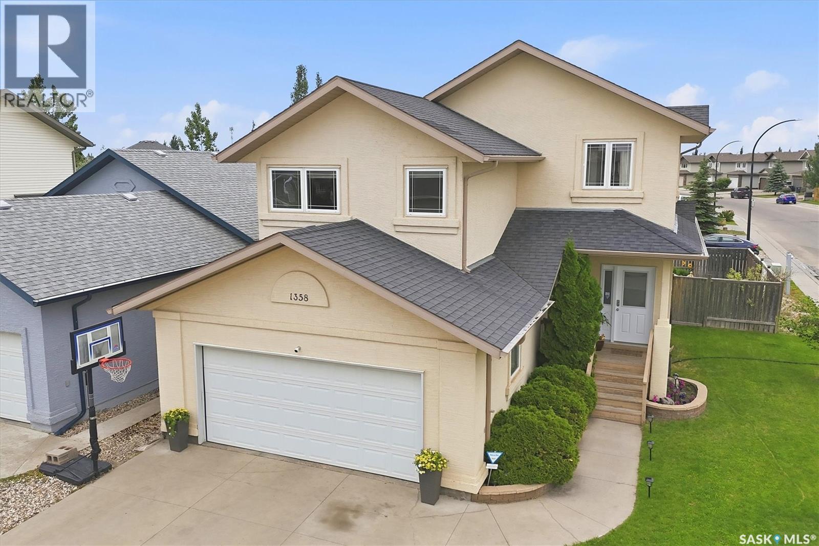 1358 Denham CRESCENT - 1