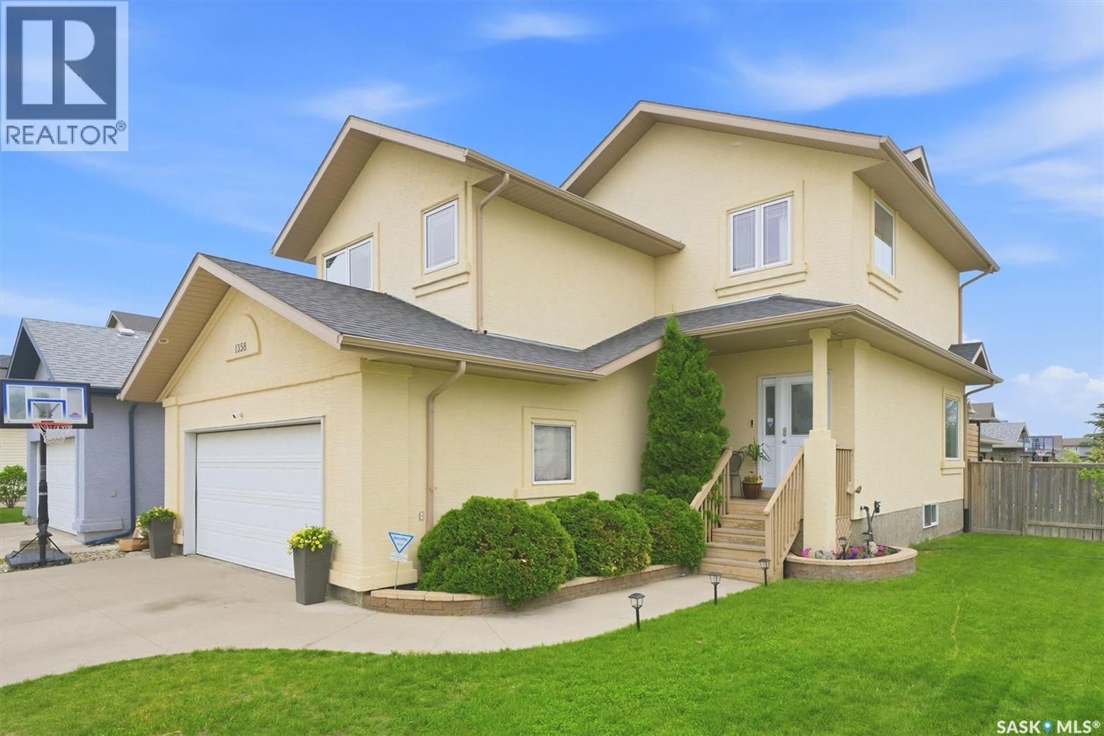 1358 Denham CRESCENT - 2