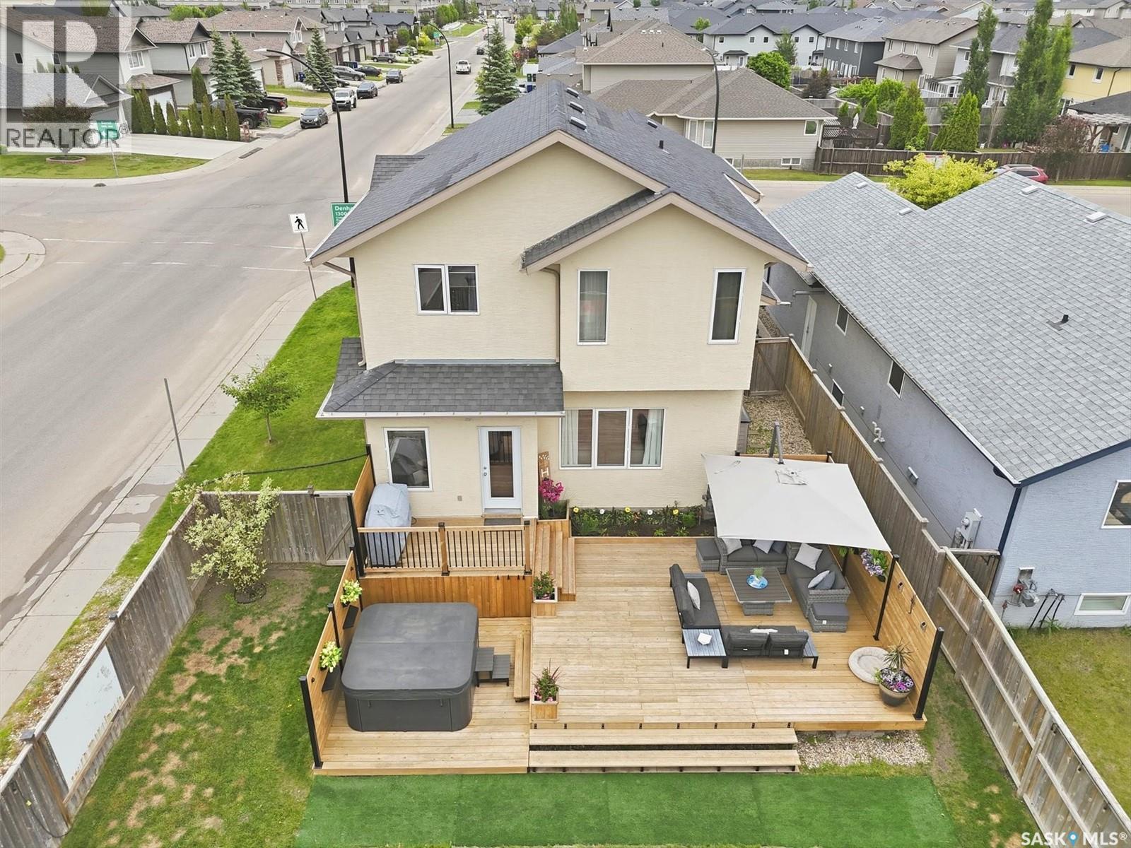 1358 Denham CRESCENT - 35