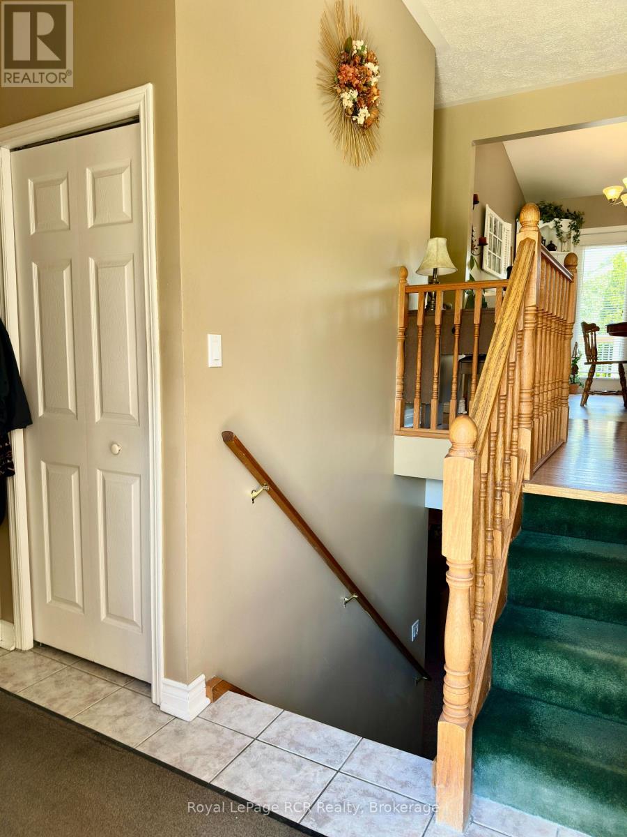 238 4TH STREET CRESCENT - 11