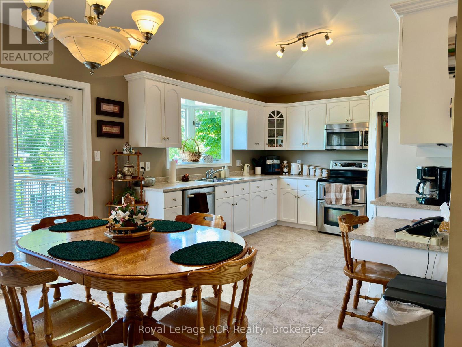 238 4TH STREET CRESCENT - 20