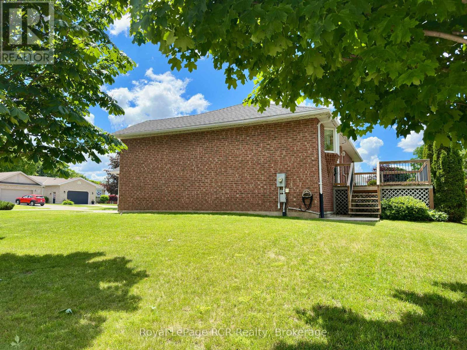 238 4TH STREET CRESCENT - 3
