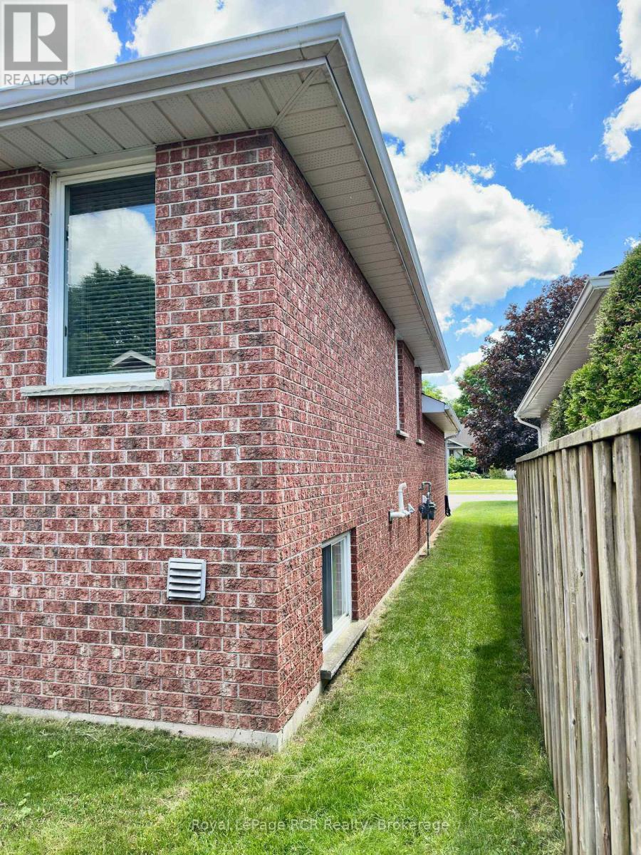 238 4TH STREET CRESCENT - 8