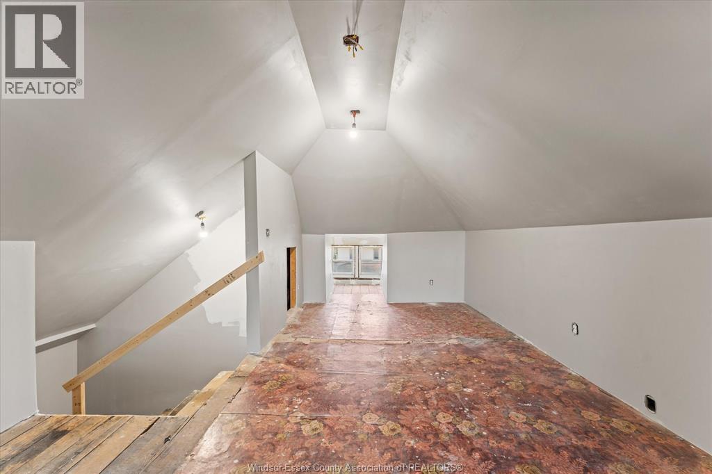 855 HALL AVENUE - 24