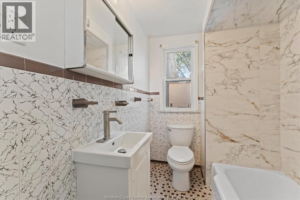855 HALL AVENUE - 17
