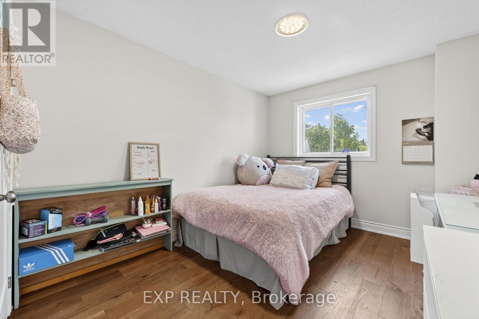93 TAYLOR DRIVE - 25