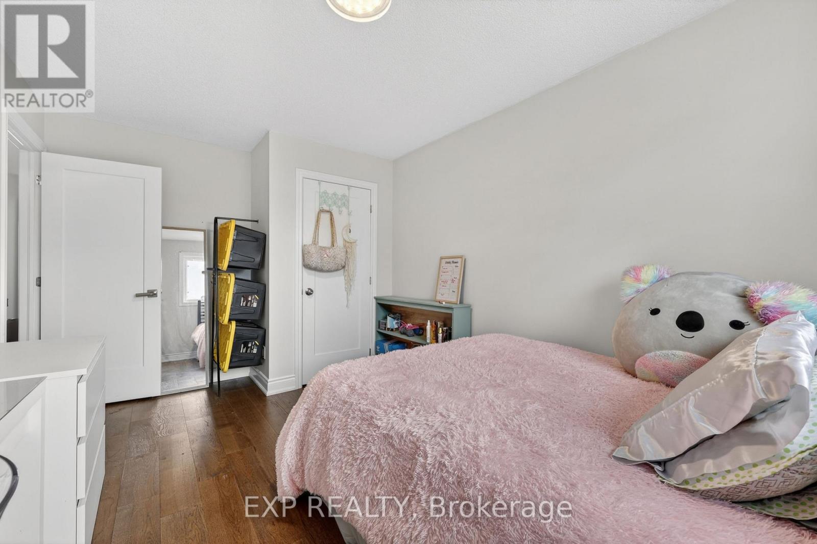 93 TAYLOR DRIVE - 26