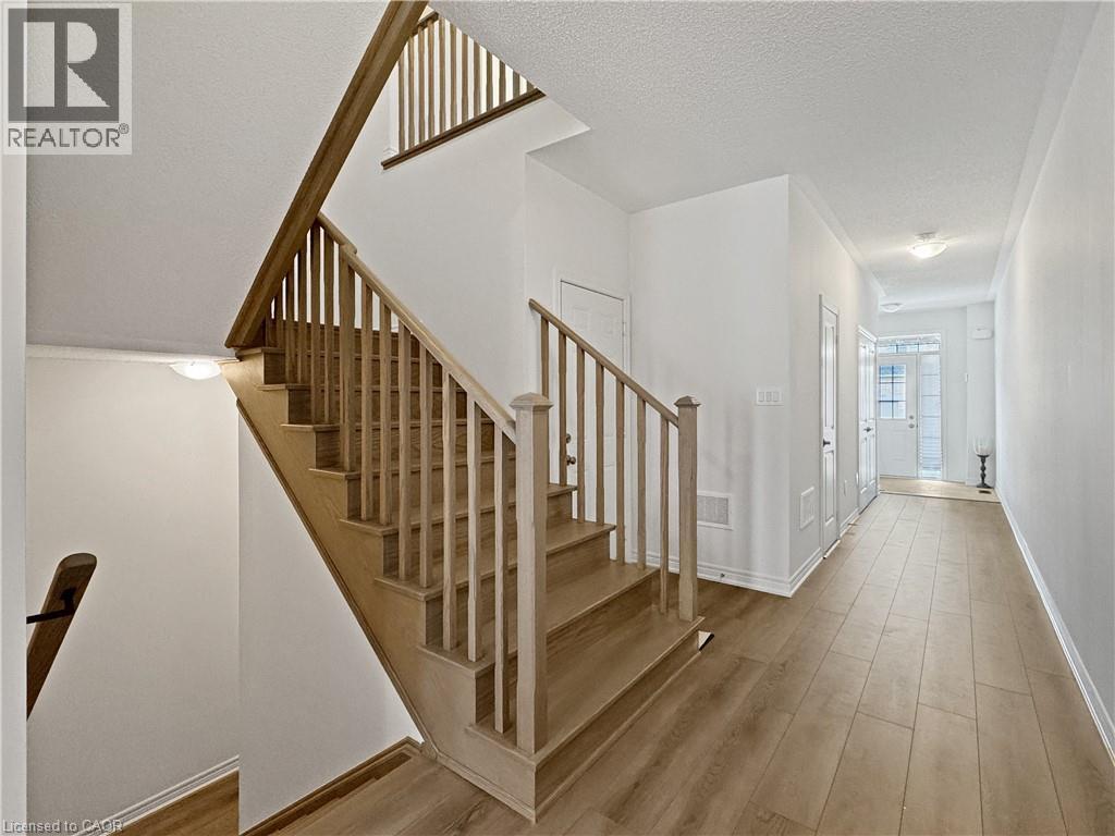82 GLEDHILL Crescent - 4