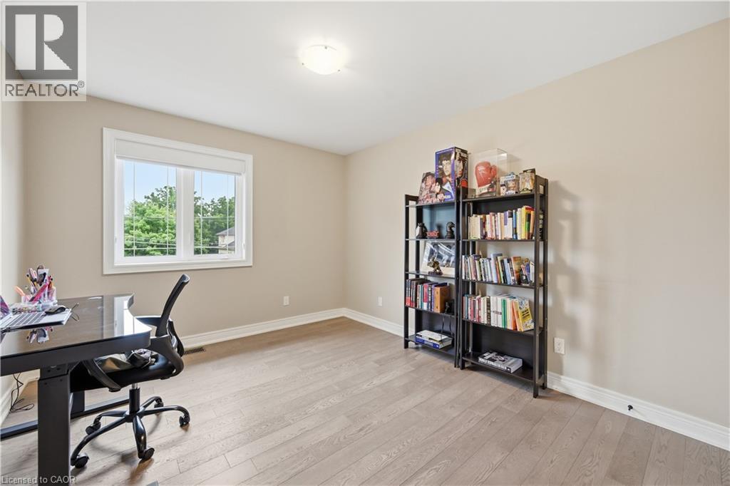 1 LINDSAY Way - 32