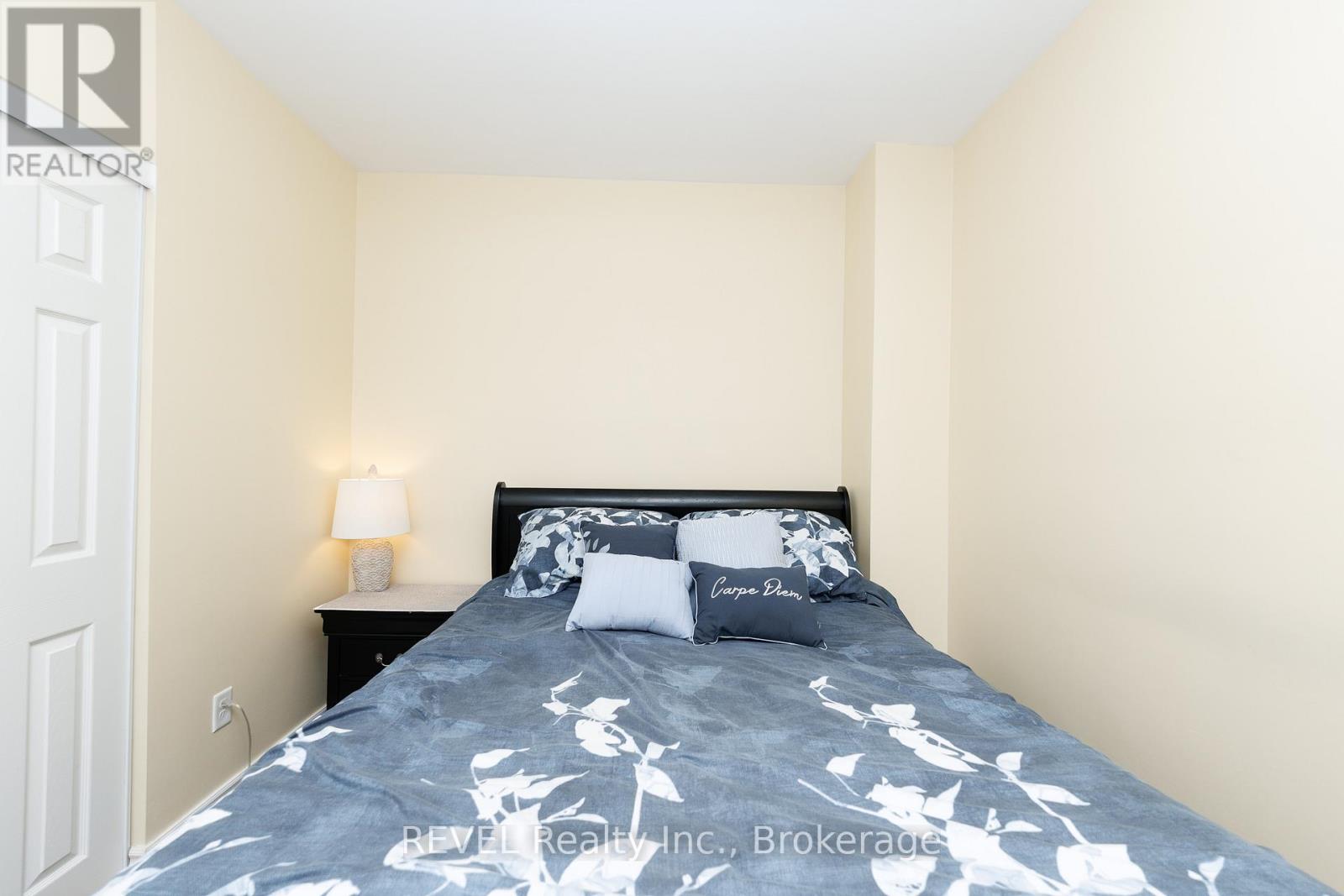 #104 5 WOODLAWN COURT - 24