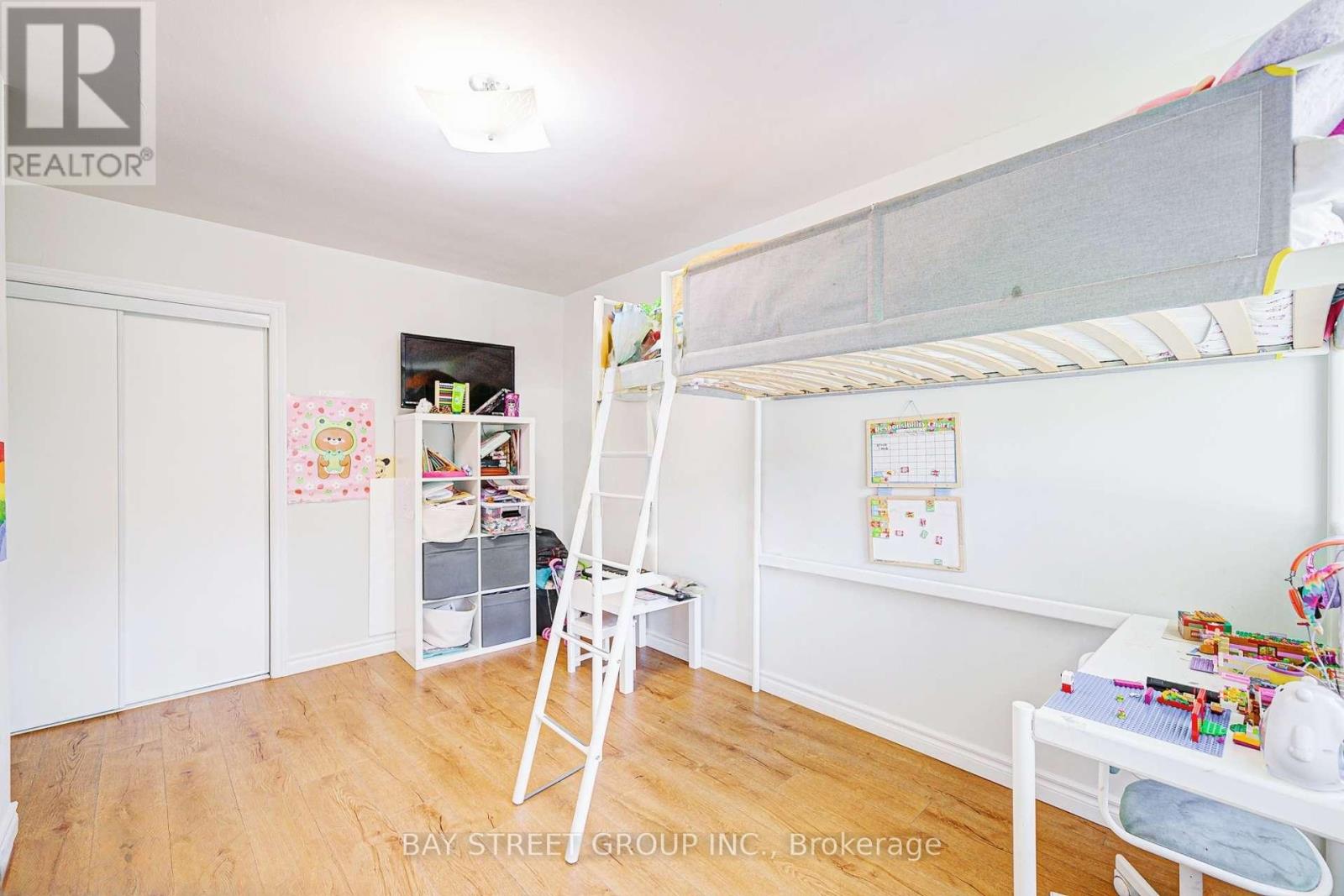 125 CONNAUGHT AVENUE - 19