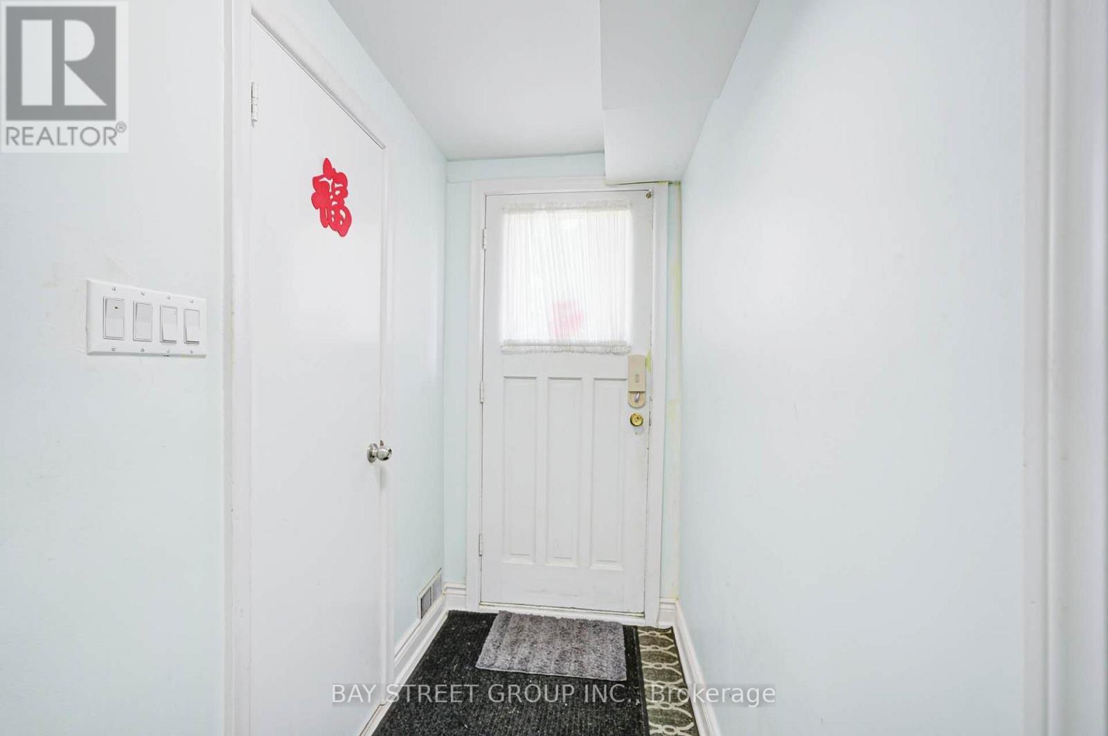 125 CONNAUGHT AVENUE - 23