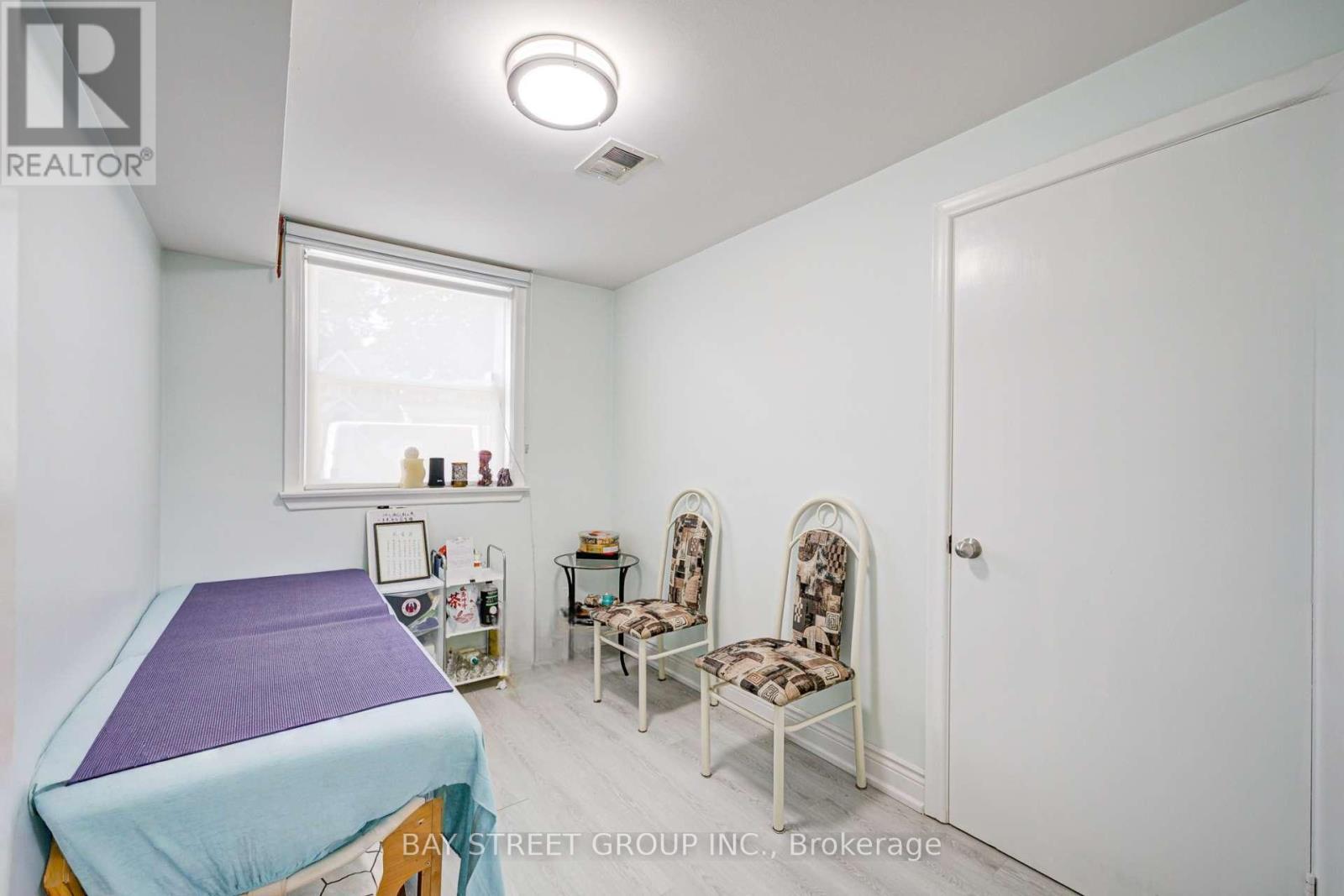125 CONNAUGHT AVENUE - 29