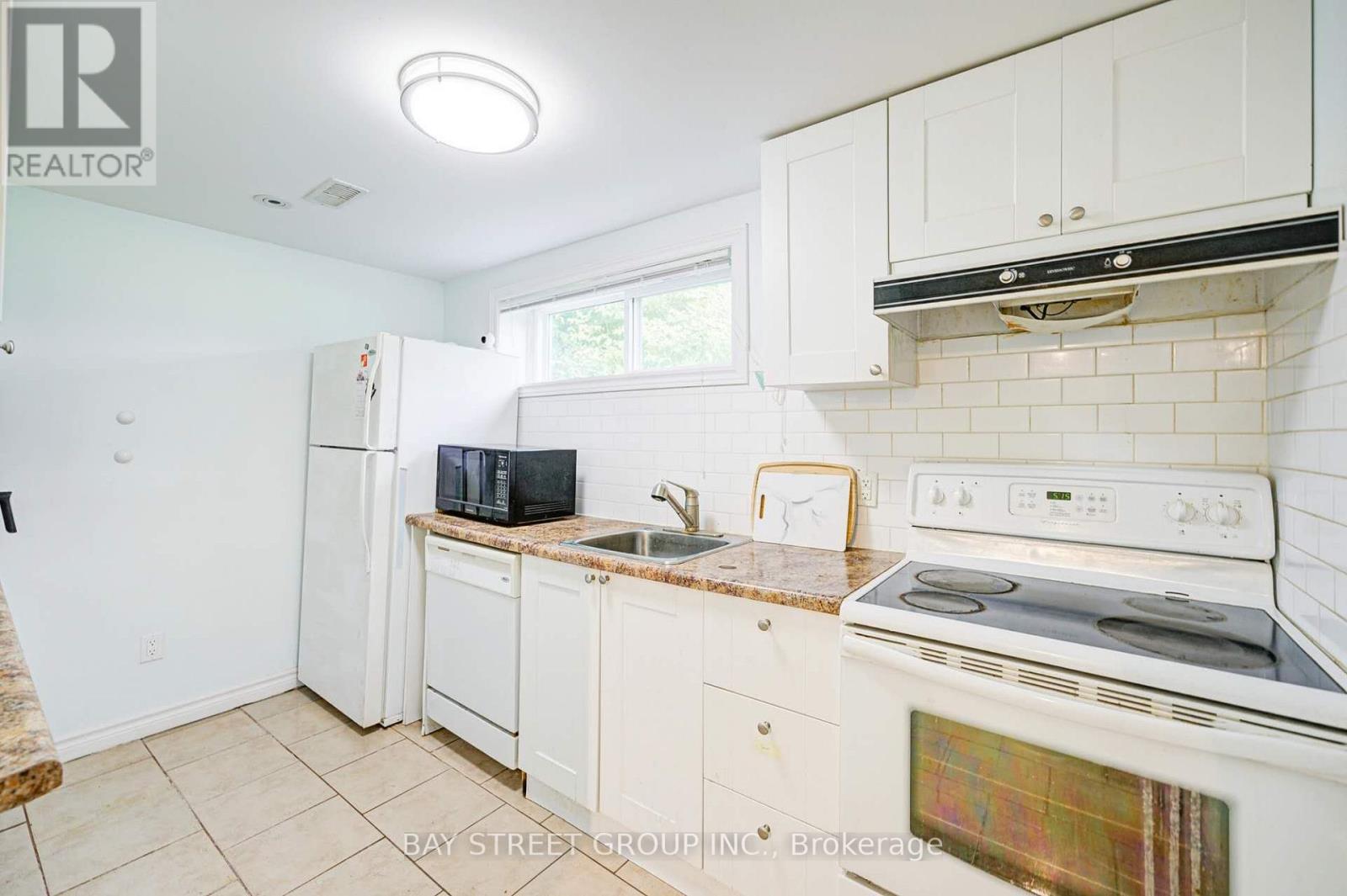 125 CONNAUGHT AVENUE - 30