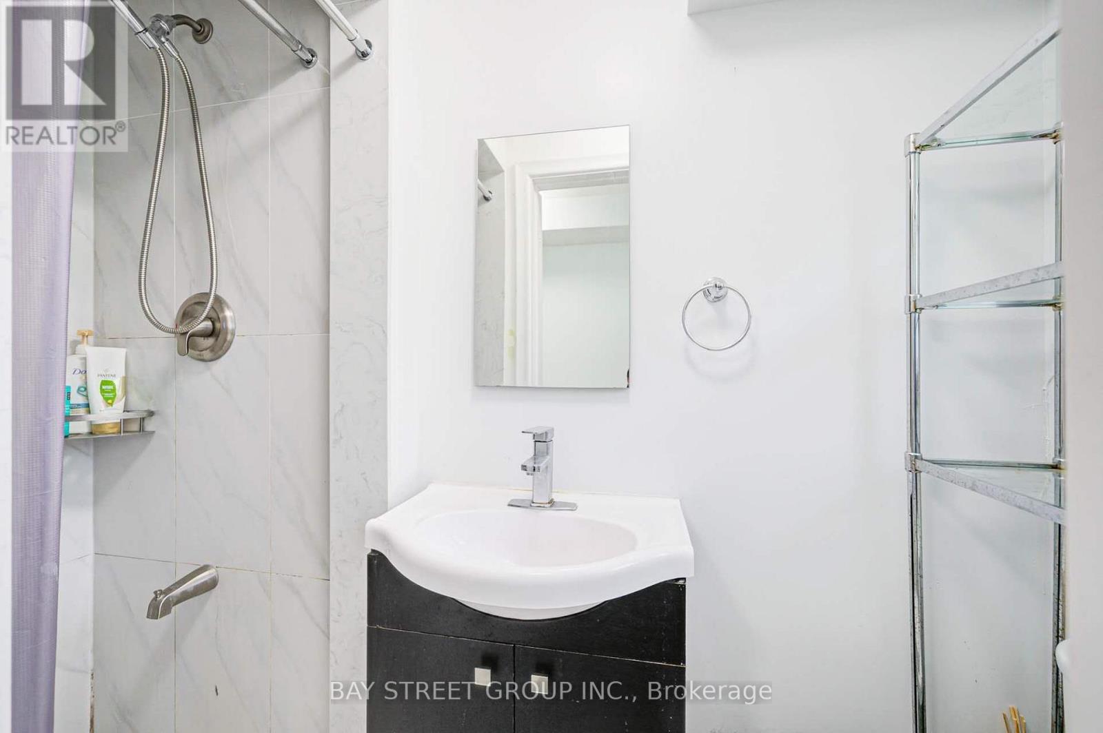 125 CONNAUGHT AVENUE - 34