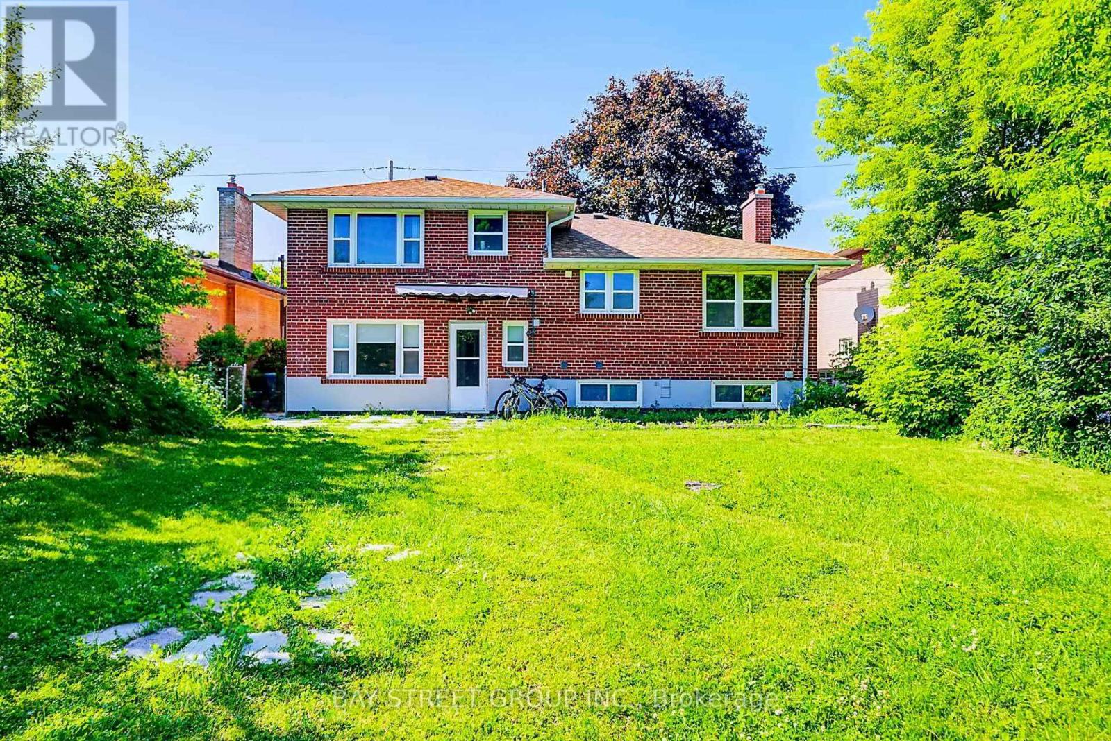 125 CONNAUGHT AVENUE - 36