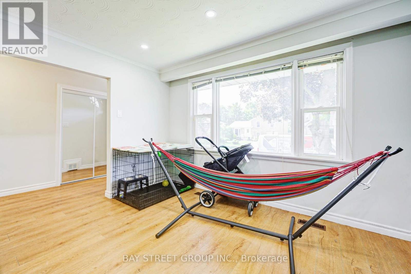 125 CONNAUGHT AVENUE - 6