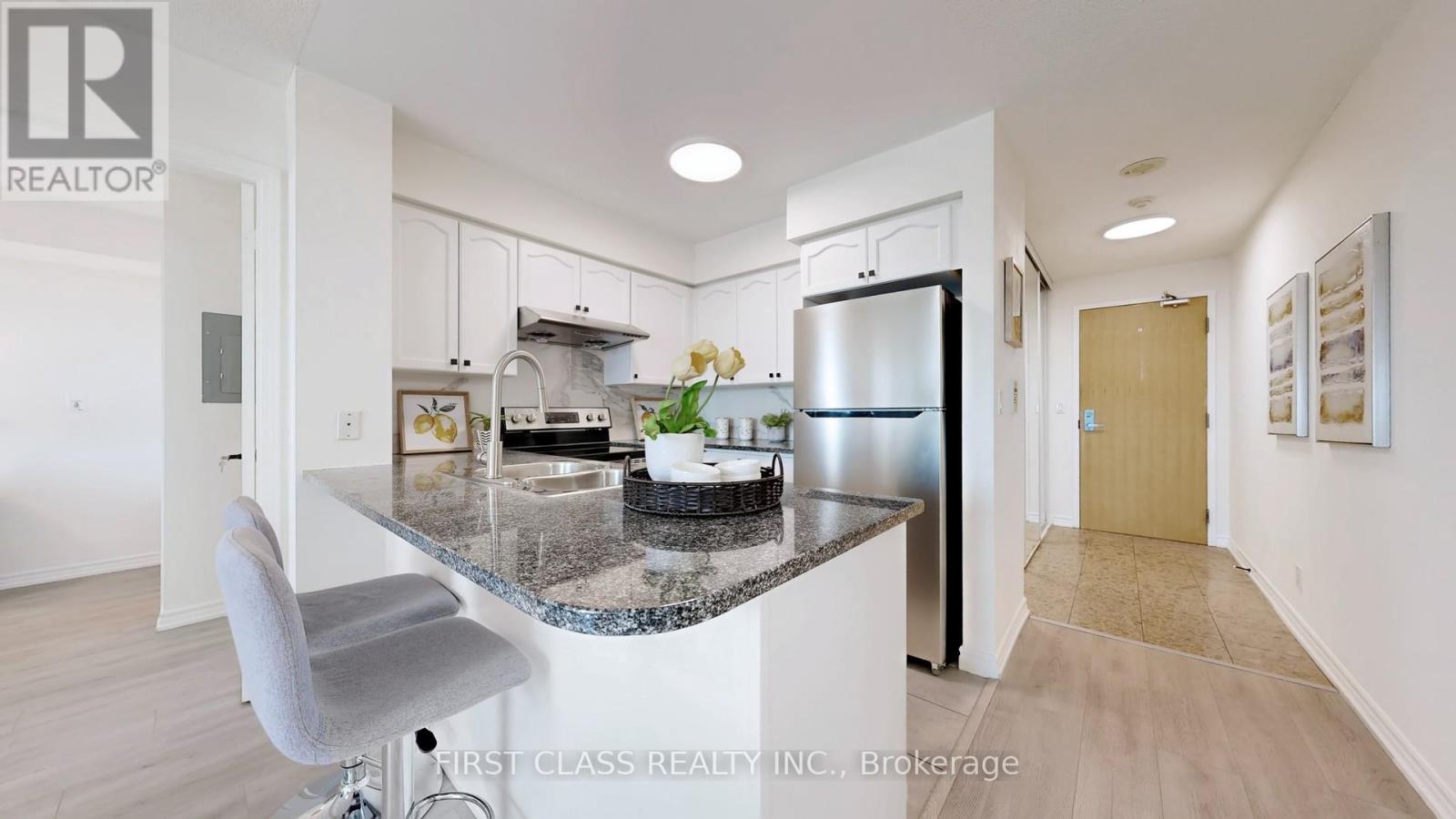 #1112 68 GRANGEWAY AVENUE - 12