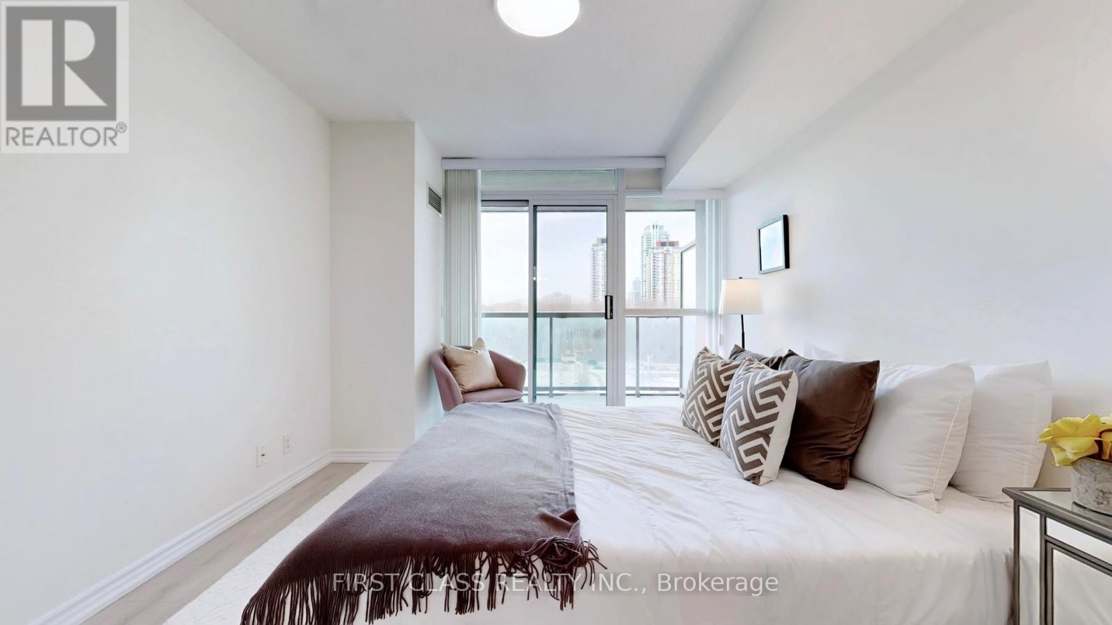 #1112 68 GRANGEWAY AVENUE - 16