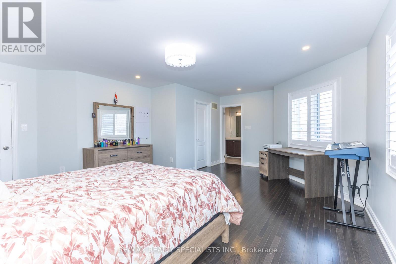 8 W. DYKIE COURT - 25