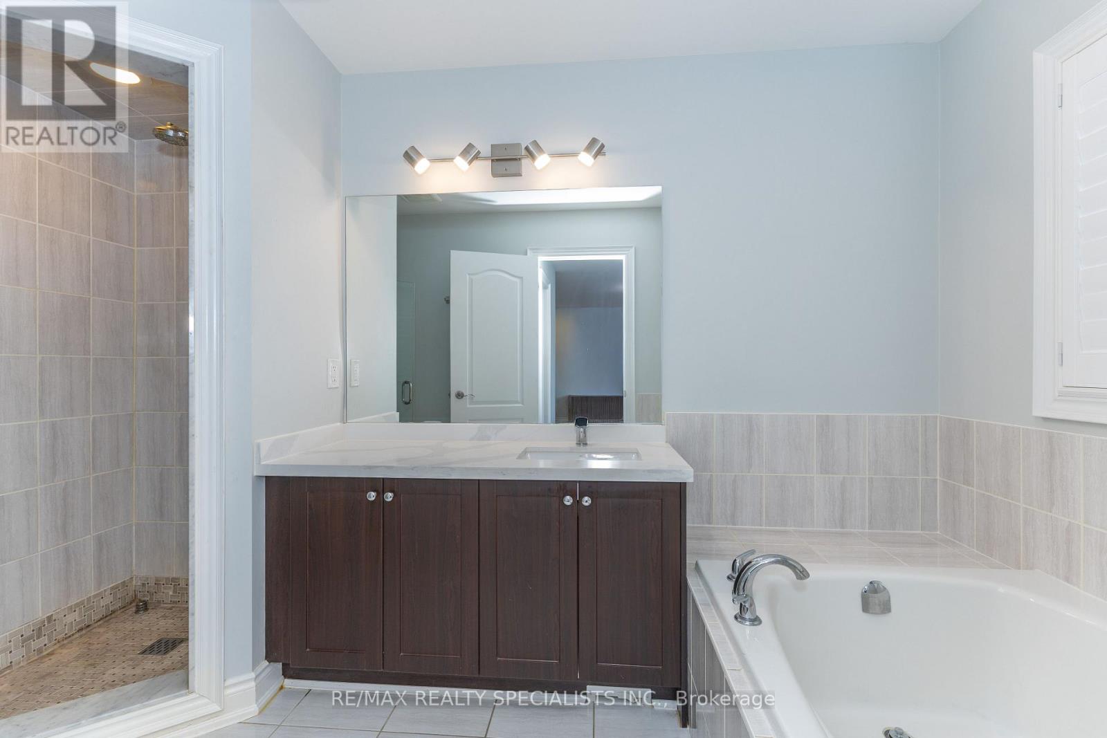 8 W. DYKIE COURT - 26
