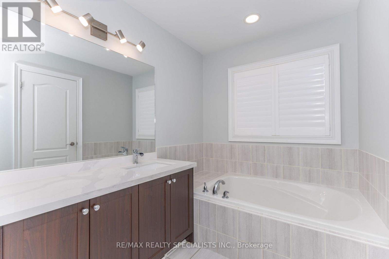 8 W. DYKIE COURT - 27