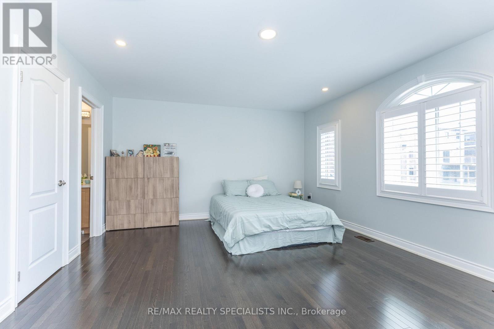 8 W. DYKIE COURT - 33