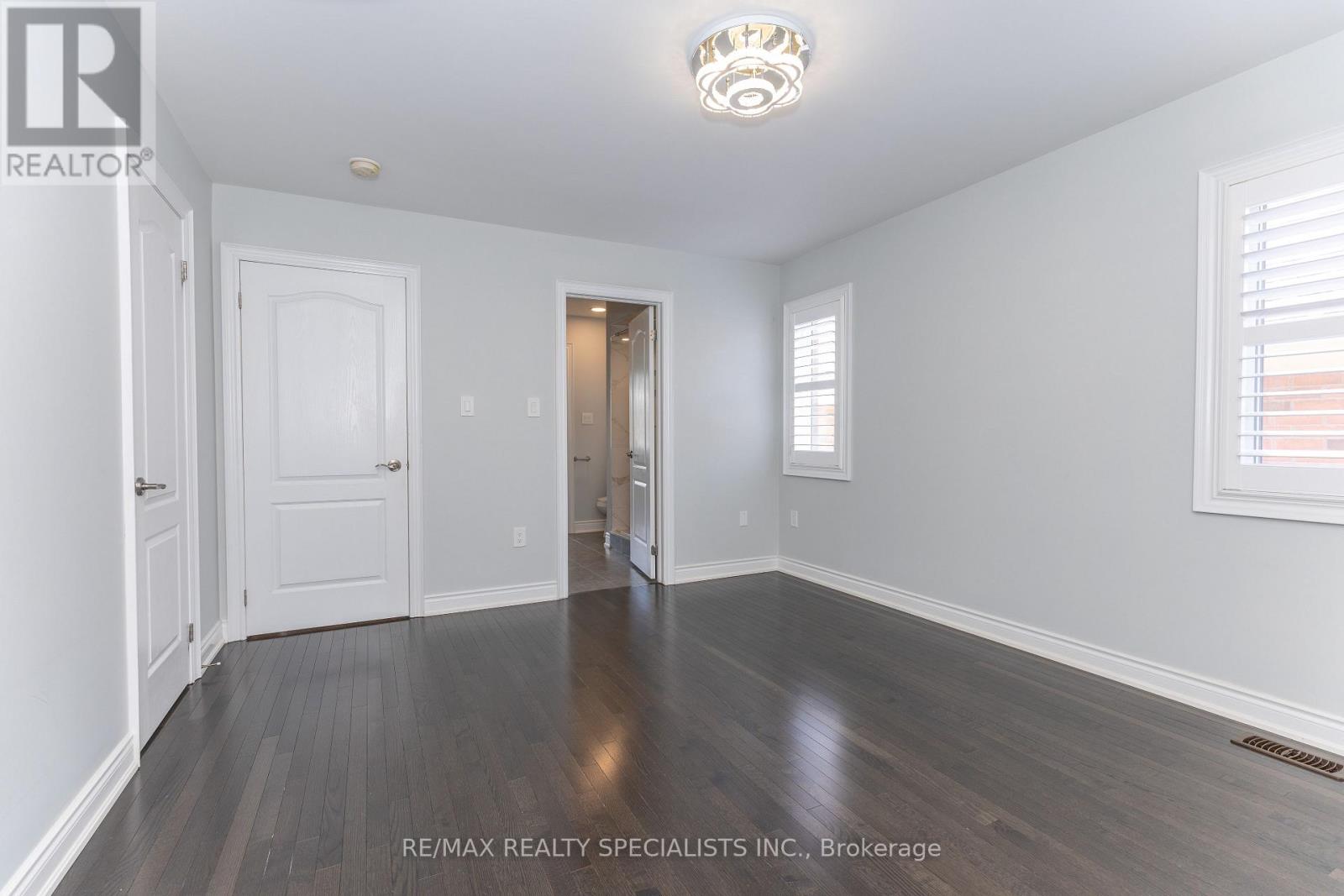 8 W. DYKIE COURT - 40