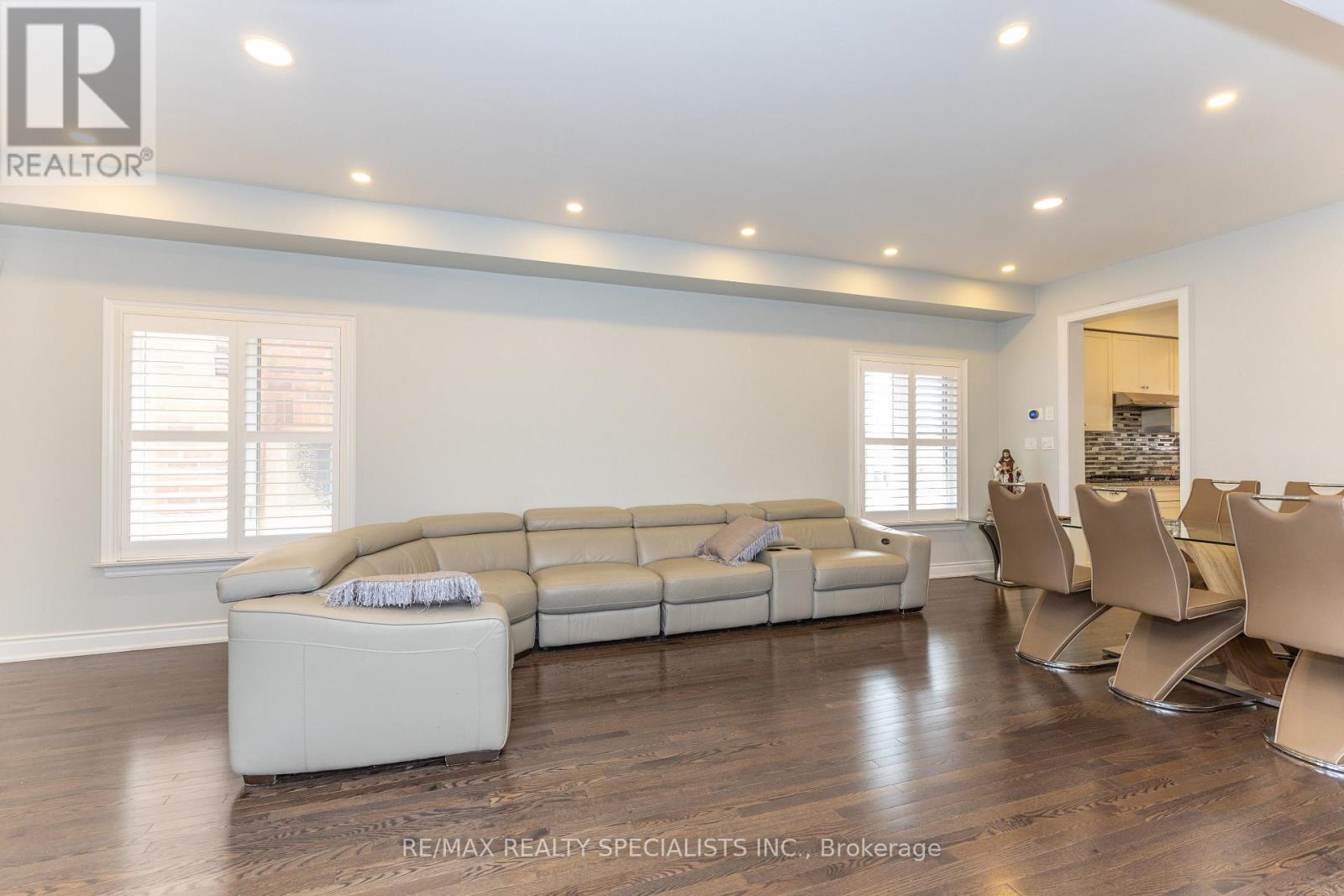 8 W. DYKIE COURT - 6
