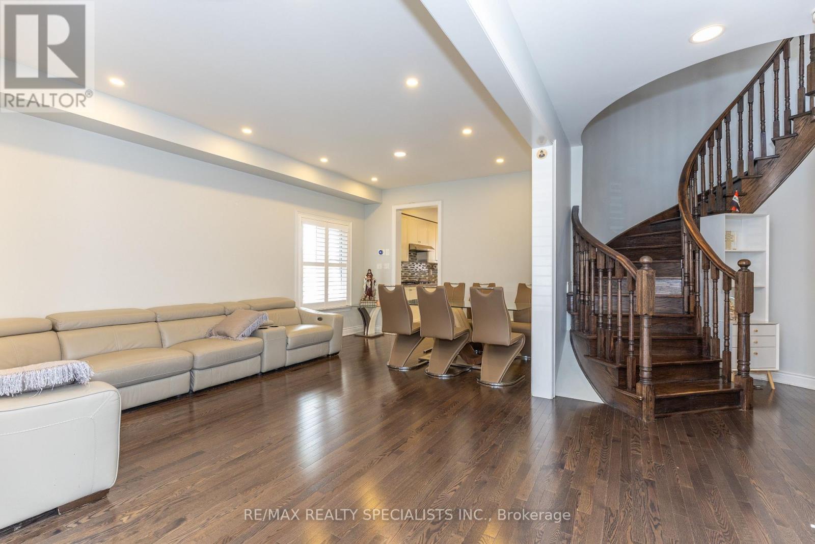 8 W. DYKIE COURT - 7