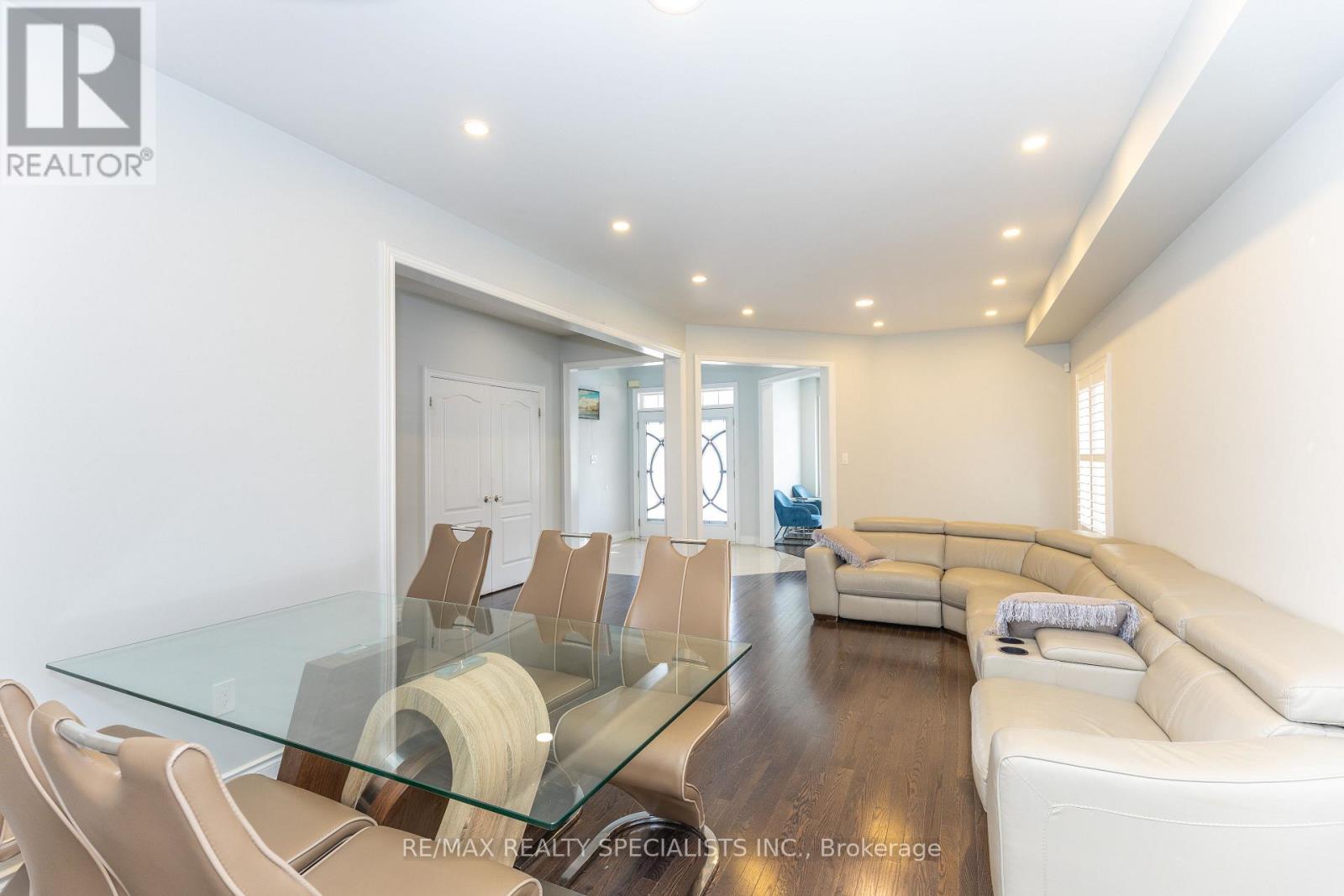 8 W. DYKIE COURT - 8