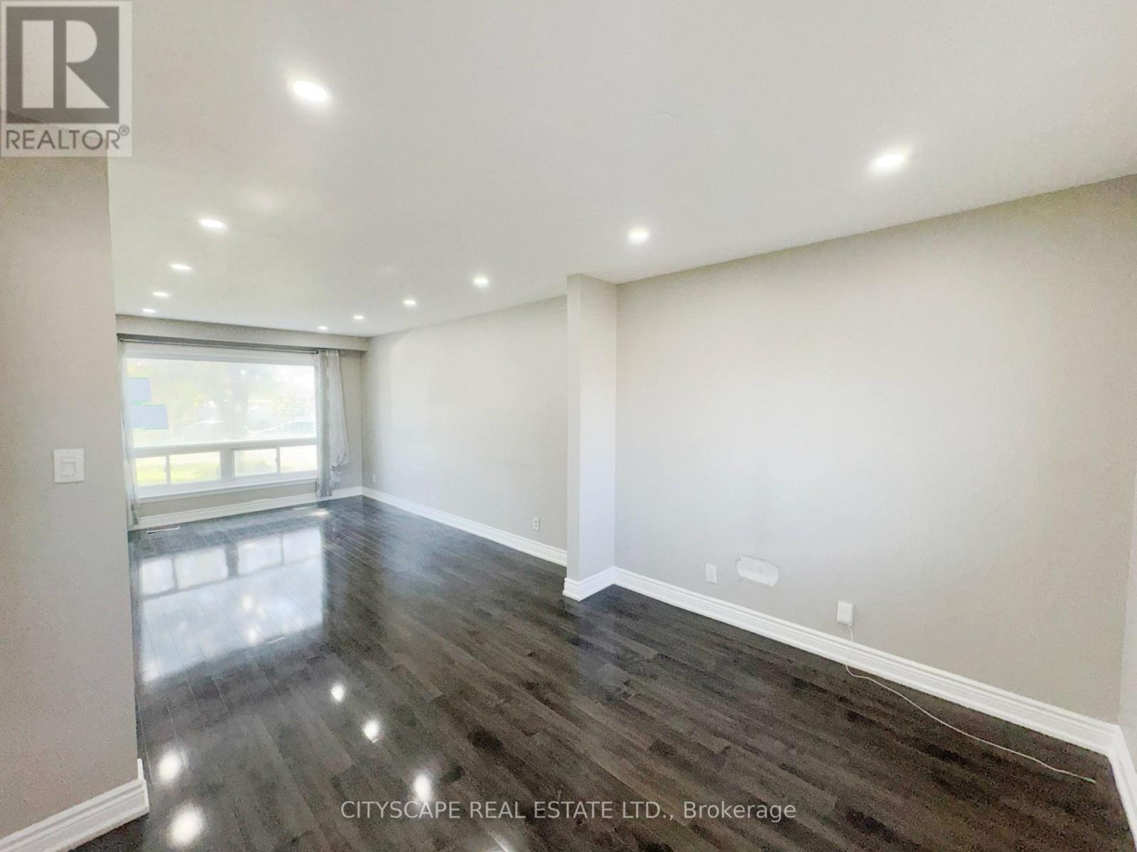 345 SILVERSTONE DRIVE - 12
