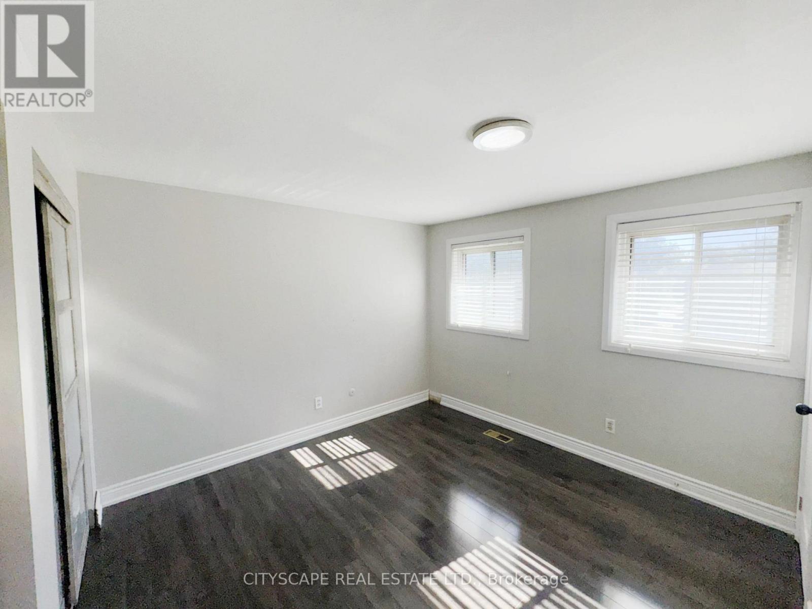 345 SILVERSTONE DRIVE - 18
